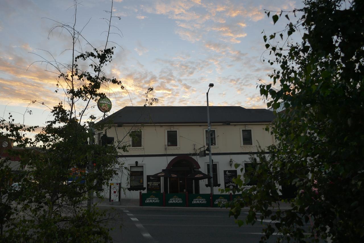 Okeefes Hotel Backpackers Launceston Esterno foto